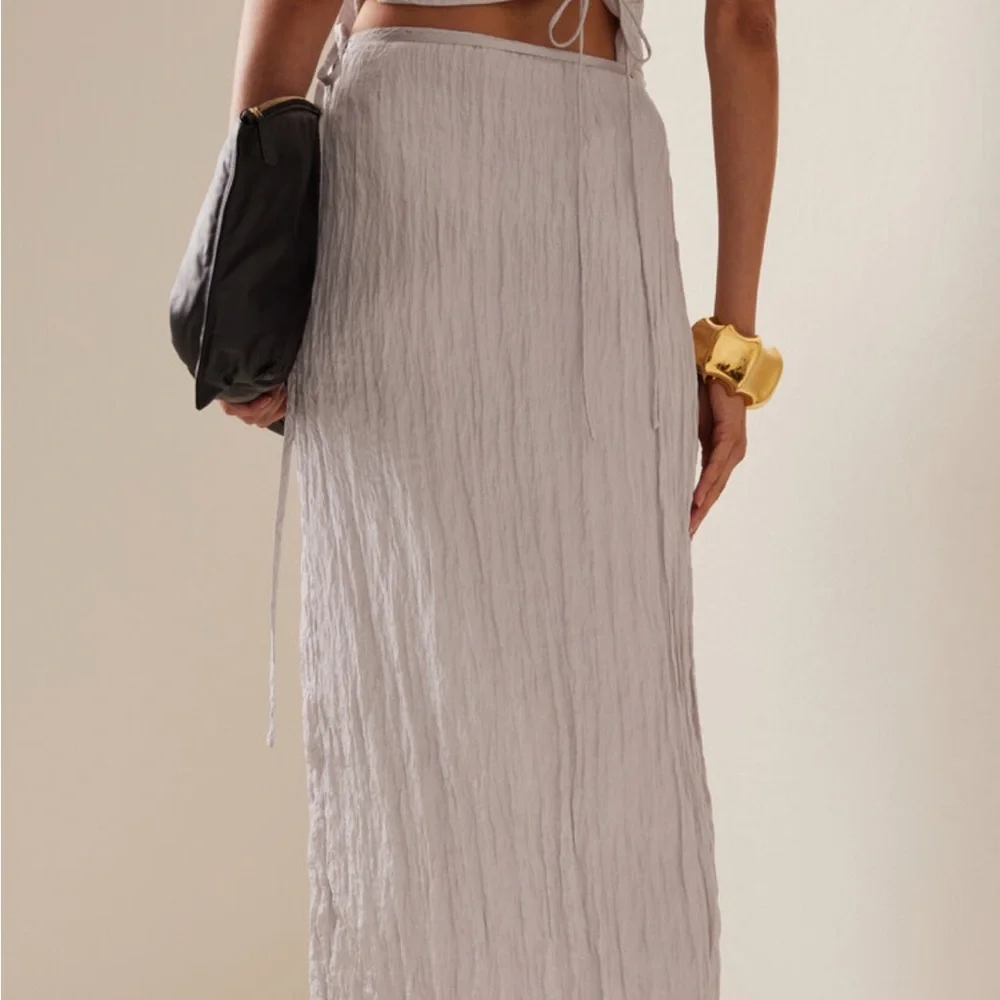 SIR. Moda Operandi Exclusive Silver Ligera Open Back Top & Crinkle Satin Skirt - Picture 9 of 16